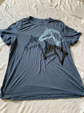 Kerrits Navy smoke blue Short Sleeve Tee with Horse heads XL 
New without tags